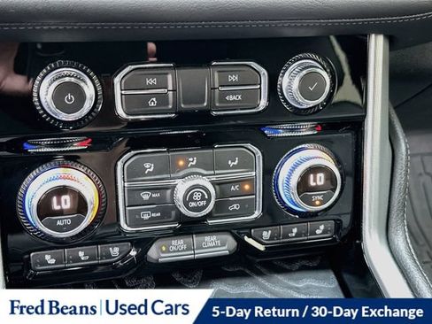 Used 2021 GMC Yukon XL Denali AWD/4WD image 22