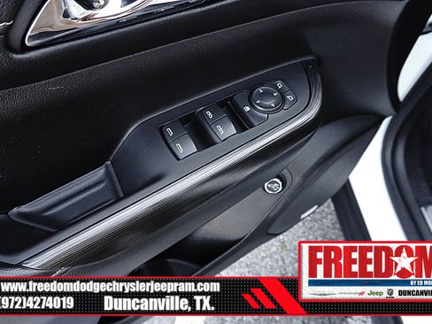 Used 2023 GMC Acadia SLT AWD/4WD image 41
