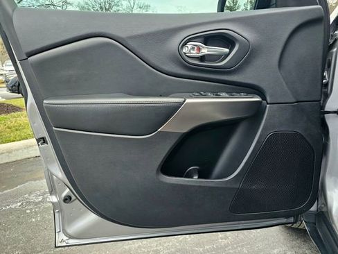 Used 2019 Jeep Cherokee Latitude Plus w/ Comfort/Convenience Group image 21