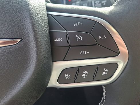 New 2026 Chrysler Pacifica Select image 18