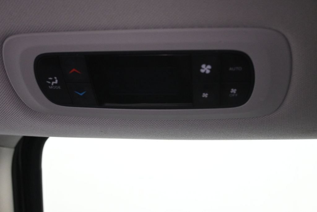 Used 2023 Chrysler Pacifica Touring-L FWD image 22