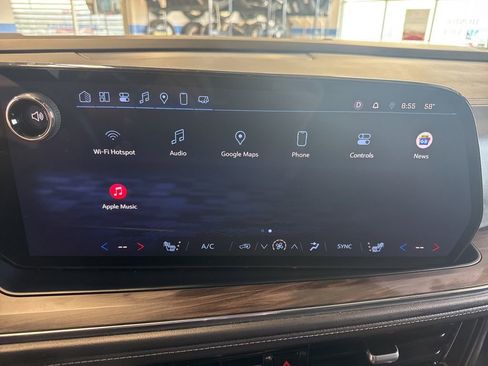 Used 2025 Chevrolet Suburban Z71 AWD/4WD image 16