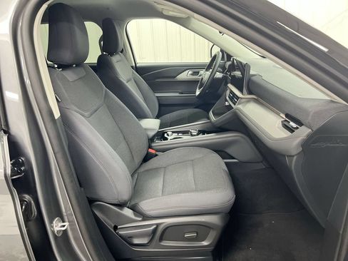 Used 2025 Ford Explorer Active AWD/4WD image 22