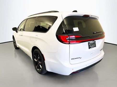 New 2027 Chrysler Pacifica Limited w/ S Appearance Package FWD image 5