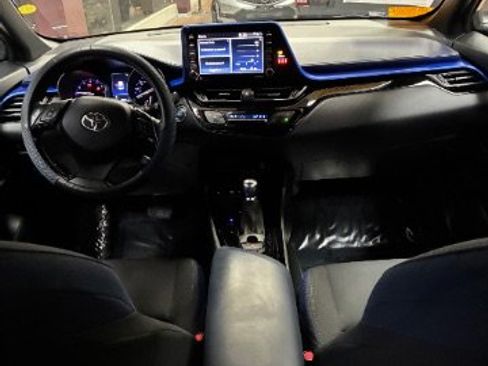 Used 2021 Toyota C-HR XLE image 29
