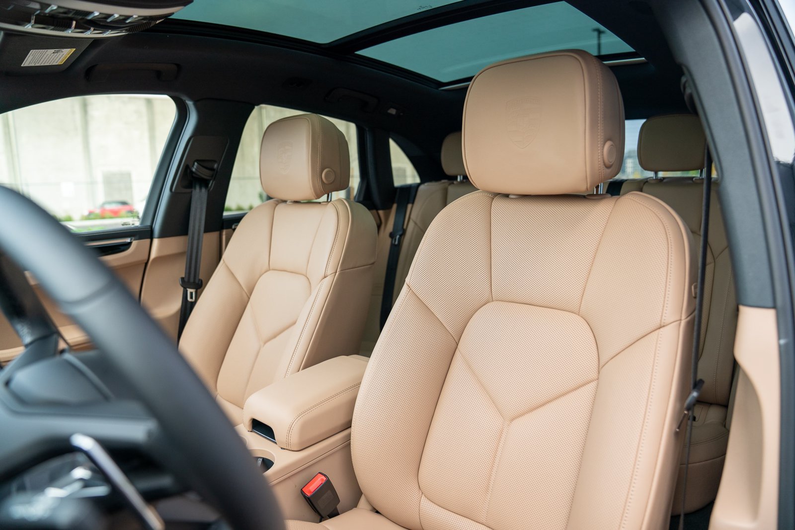 Certified 2026 Porsche Macan AWD/4WD image 5