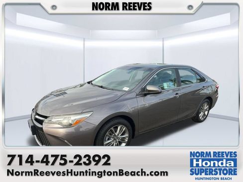 Used 2017 Toyota Camry SE FWD image 1