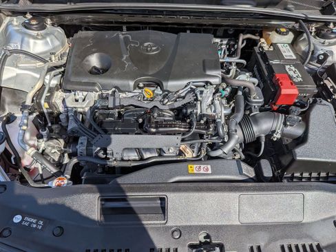 Used 2018 Toyota Camry LE image 38