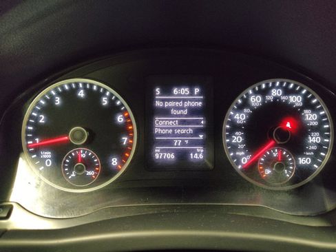 Used 2015 Volkswagen Tiguan SE FWD image 23