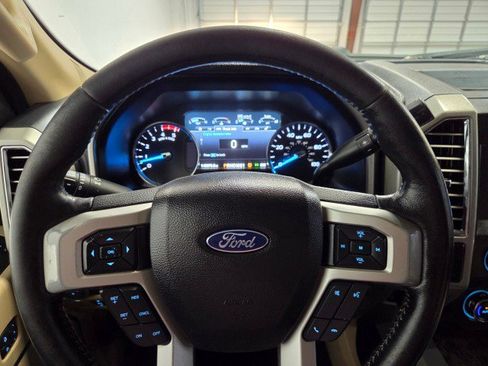 Used 2017 Ford F250 Lariat w/ Chrome Package image 44