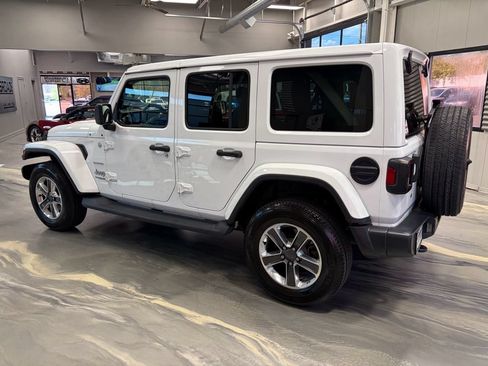 Used 2018 Jeep Wrangler Unlimited Sahara w/ Uconnect 4C Nav & Sound Group AWD/4WD image 32