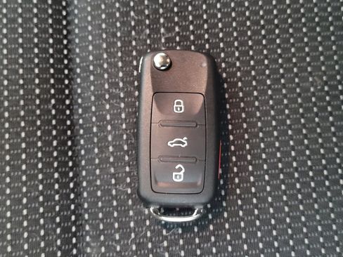 Used 2016 Volkswagen Passat 1.8T S FWD image 32