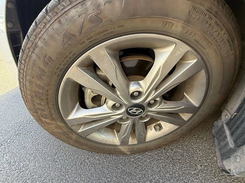 Used 2018 Hyundai Elantra SEL FWD image 16