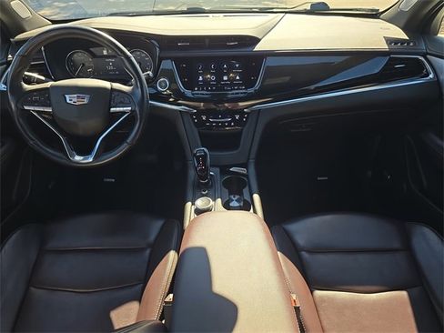 Used 2023 Cadillac XT6 Premium Luxury image 15