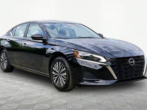 Used 2025 Nissan Altima 2.5 SV FWD image 1