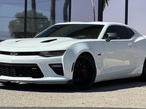 Used 2016 Chevrolet Camaro SS RWD image 2