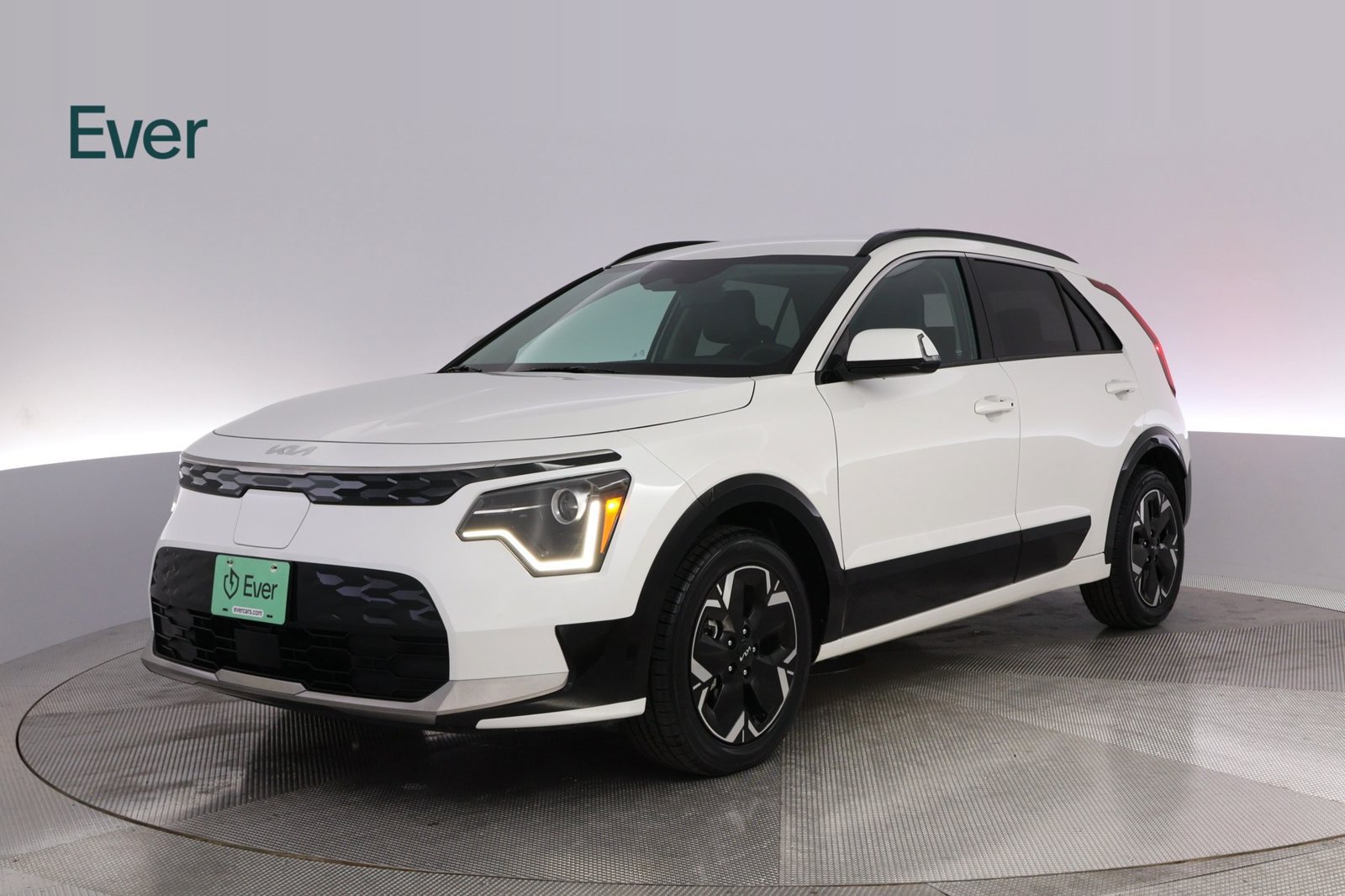 Used 2024 Kia Niro Wind w/ Wind Preserve Package FWD image 2