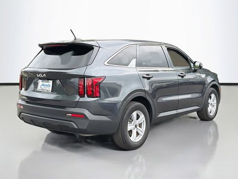 Used 2023 Kia Sorento LX FWD image 5