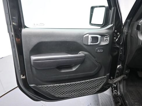 Used 2018 Jeep Wrangler Unlimited Sport S AWD/4WD image 17
