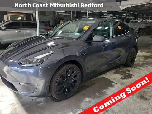Used 2023 Tesla Model Y Long Range AWD/4WD image 1