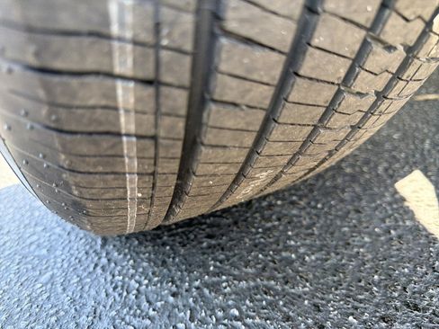 Certified 2023 Volvo XC60 B5 Core image 12