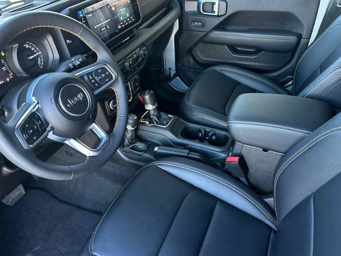 Used 2024 Jeep Wrangler Sahara image 9
