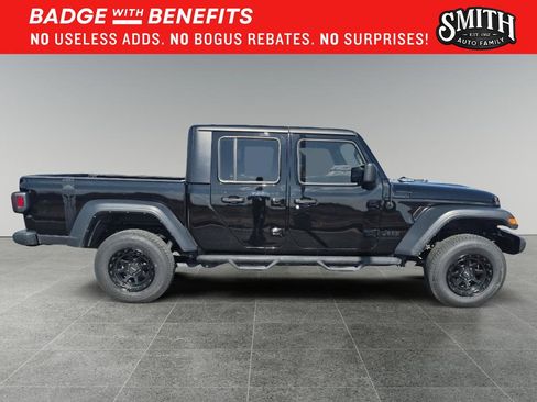 Used 2023 Jeep Gladiator Sport AWD/4WD image 3