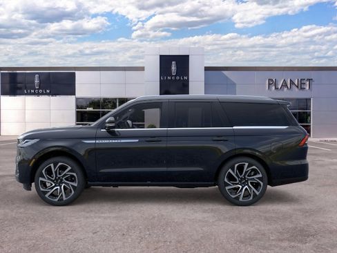 New 2026 Lincoln Navigator Reserve AWD/4WD image 3