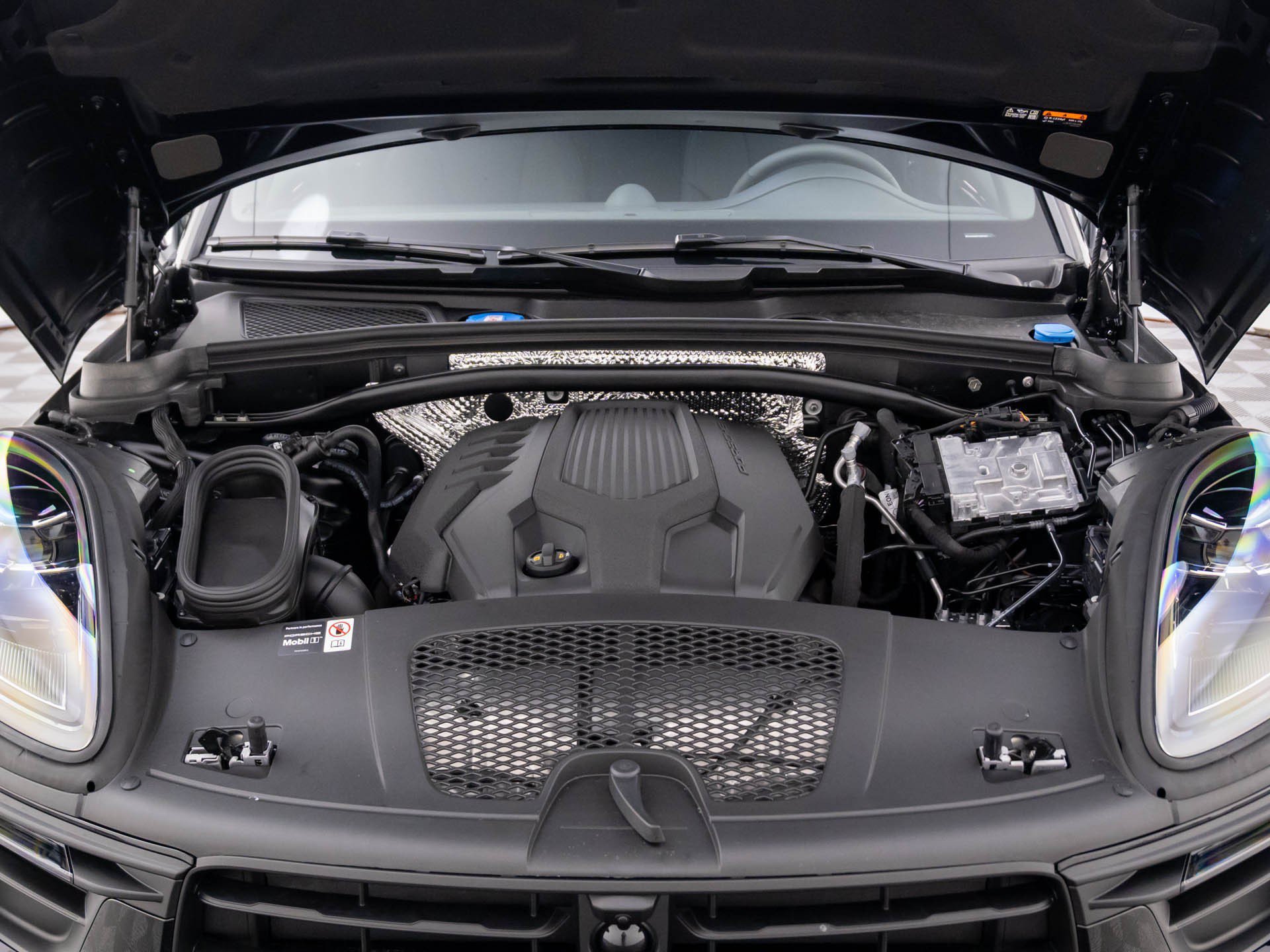 Used 2026 Porsche Macan AWD/4WD image 31