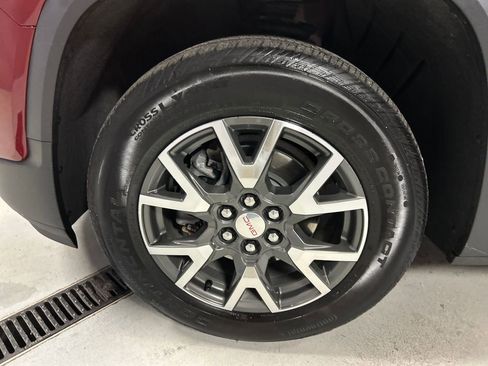 Used 2023 GMC Acadia SLE w/ Driver Convenience Package image 9