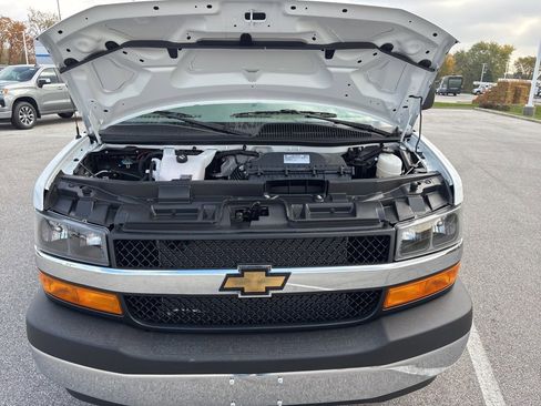 New 2025 Chevrolet Express 2500 image 29