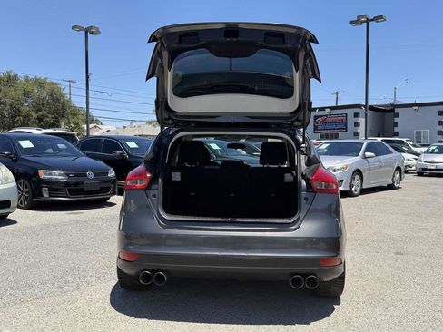 Used 2018 Ford Focus SE FWD image 27