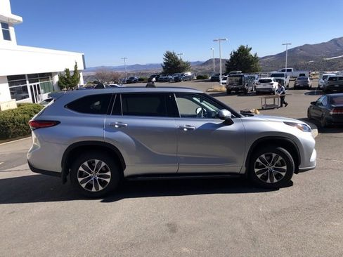 Used 2020 Toyota Highlander XLE image 7