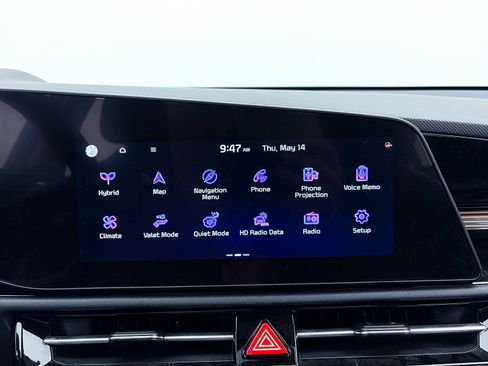 Used 2024 Kia Niro SX Touring FWD image 21