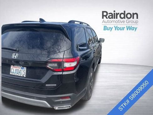 Used 2025 Honda Pilot Touring image 4