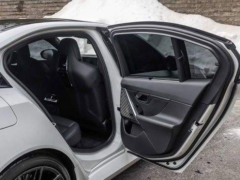 Used 2025 BMW M5 w/ Carbon Package image 17