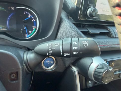 Used 2021 Toyota RAV4 SE w/ Weather & Moonroof Package AWD/4WD image 23