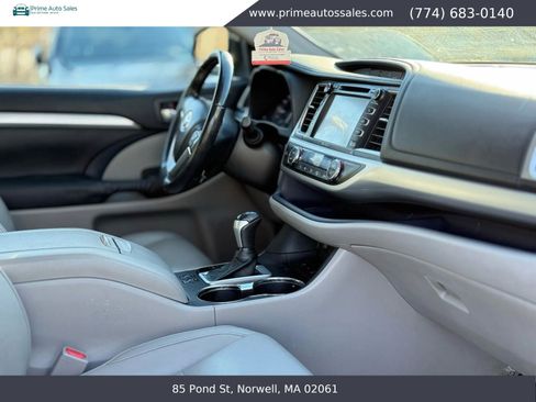 Used 2014 Toyota Highlander XLE image 21