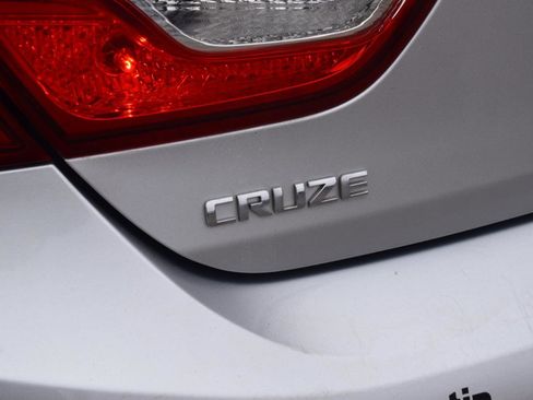 Used 2017 Chevrolet Cruze LT w/ Convenience Package image 11