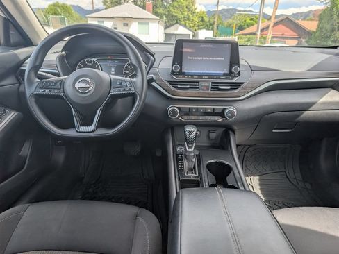 Used 2024 Nissan Altima 2.5 SV FWD image 8