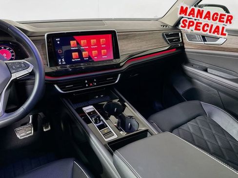 Used 2025 Volkswagen Atlas SEL Premium R-Line image 25