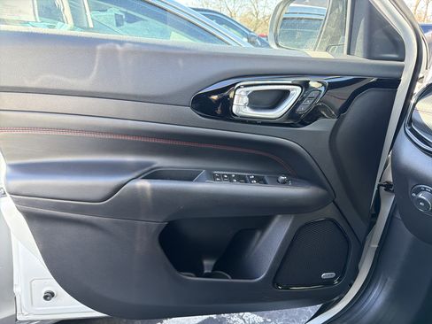 Used 2025 Jeep Compass Trailhawk w/ Trailhawk Elite Group image 31