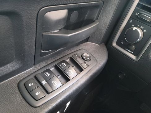 Used 2016 RAM 2500 Tradesman w/ Chrome Appearance Group AWD/4WD image 12
