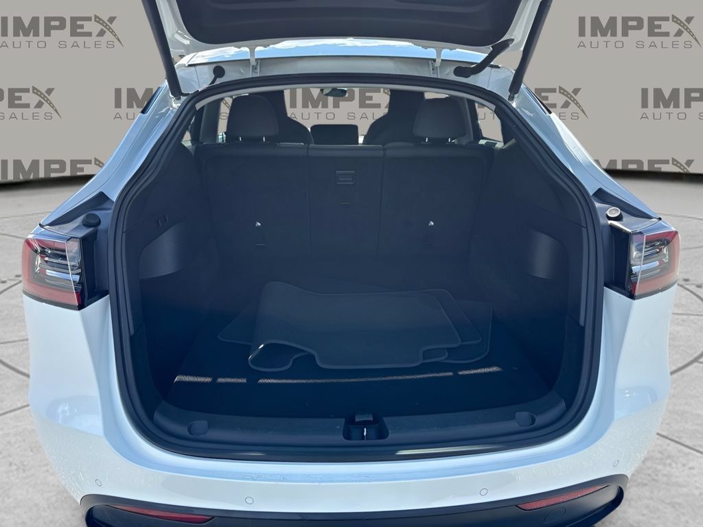 Used 2022 Tesla Model Y Long Range AWD/4WD image 26