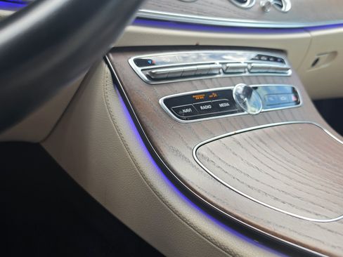 Used 2019 Mercedes-Benz E 300 w/ Premium 1 Package image 40