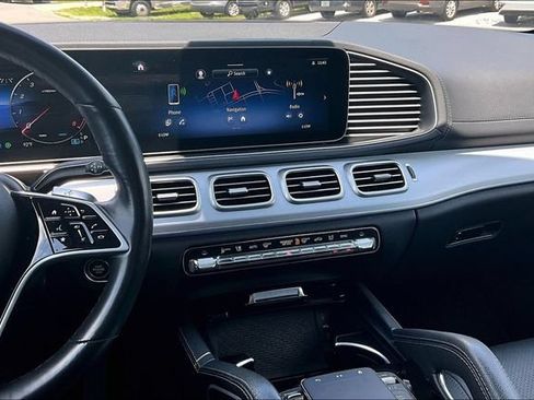 Used 2025 Mercedes-Benz GLS 450 4MATIC image 8