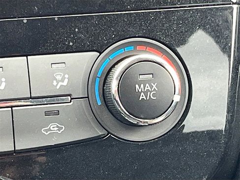 Used 2020 Nissan Rogue S w/ Special Edition Package image 20