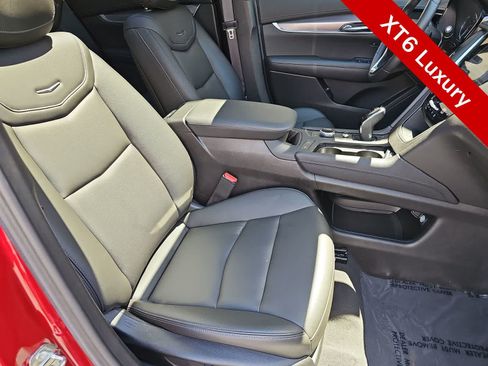 Used 2023 Cadillac XT6 Luxury FWD image 17