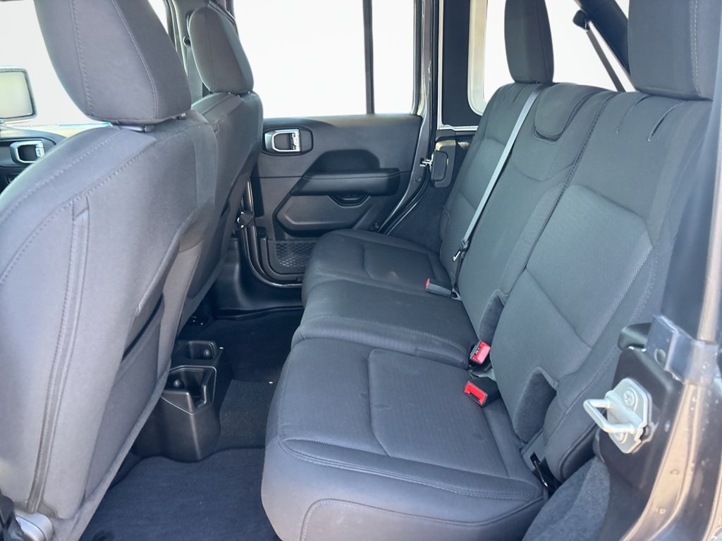 Used 2023 Jeep Wrangler Unlimited Sahara AWD/4WD image 19