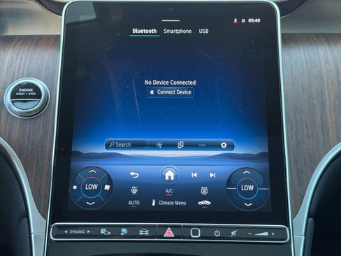 Used 2025 Mercedes-Benz GLC 350e 4MATIC image 29